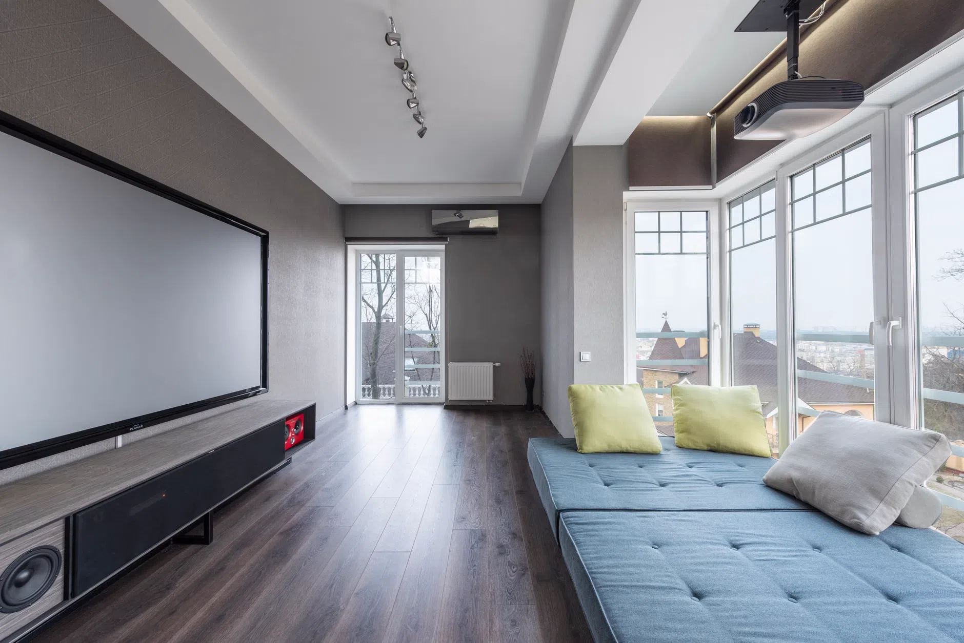 Come scegliere la TV giusta per un'esperienza cinema a casa