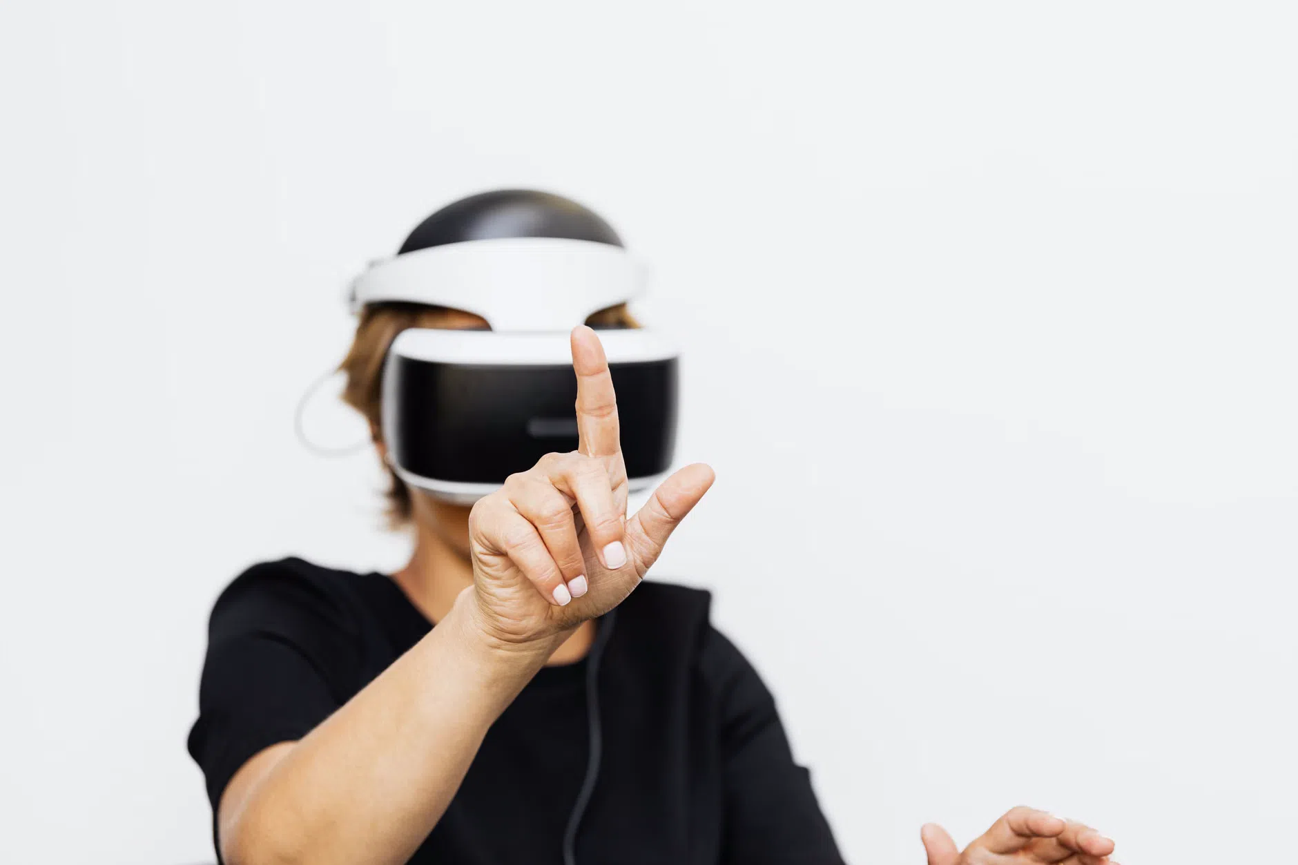 Apple ridimensiona il team di Vision Pro: rallentano i visori per puntare su AI e occhiali leggeri