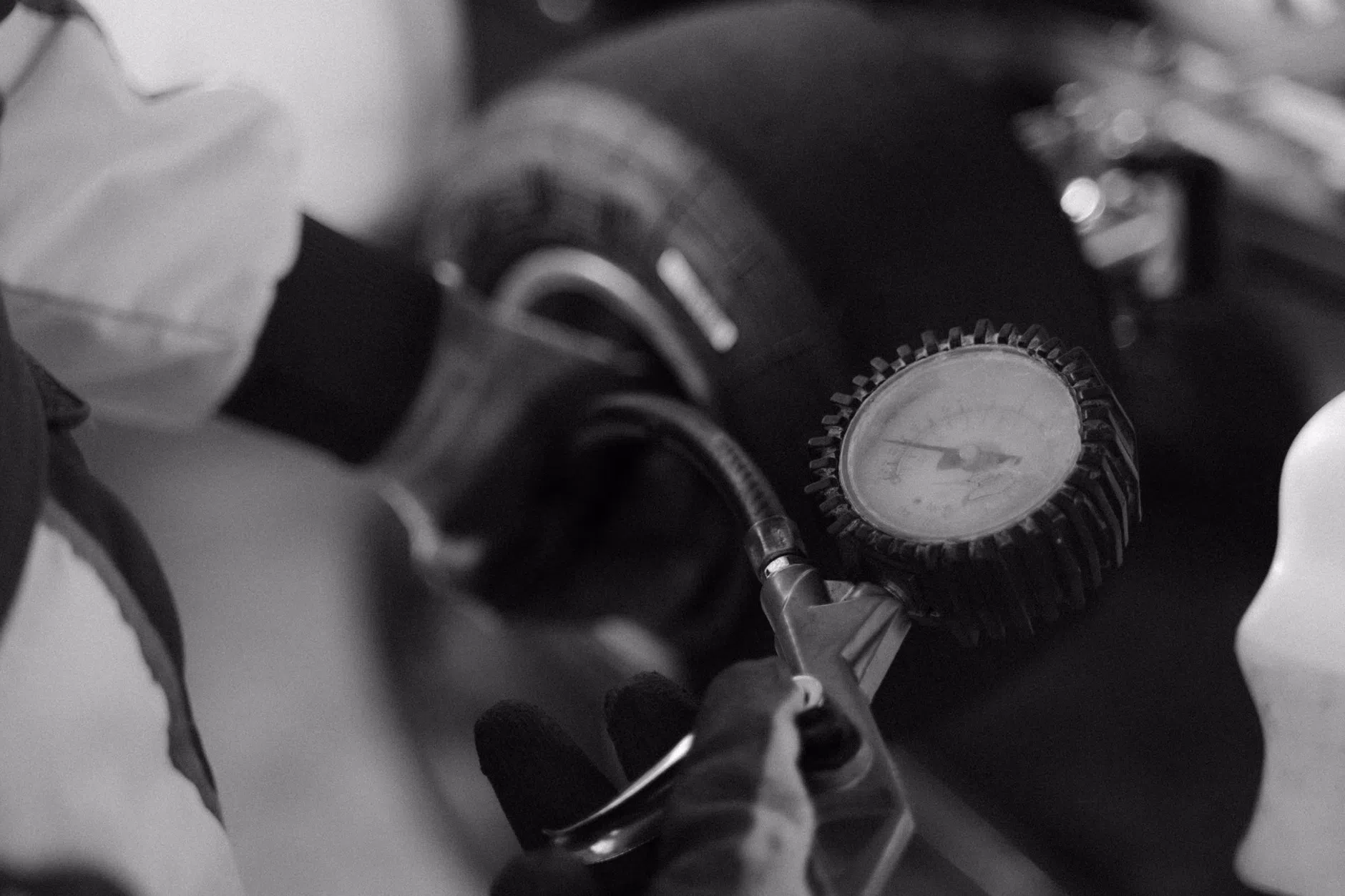 Come scegliere il miglior compressore portatile per auto e moto: la guida definitiva