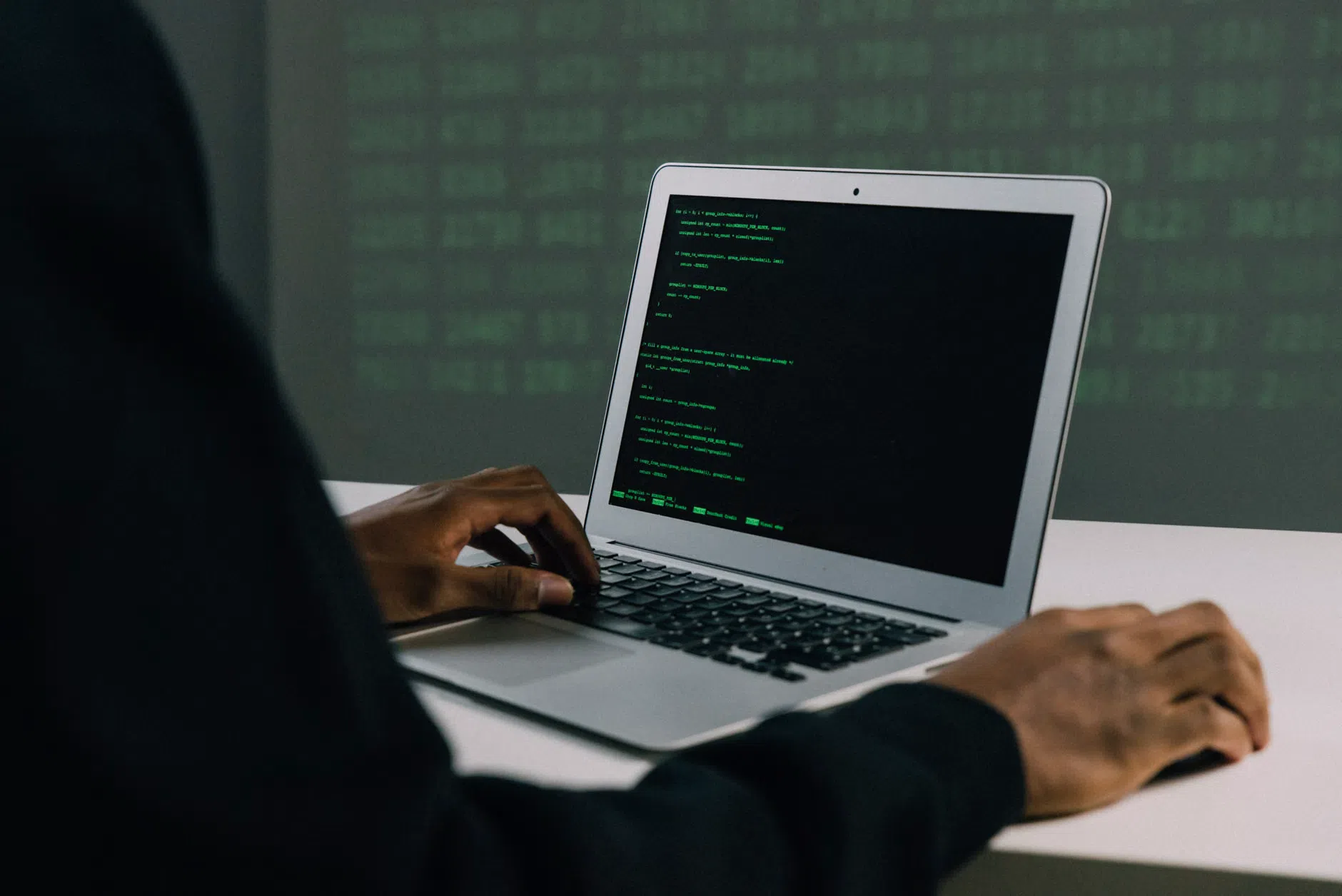 OpenAI violata dal forum: i ricercatori accedono al codice interno