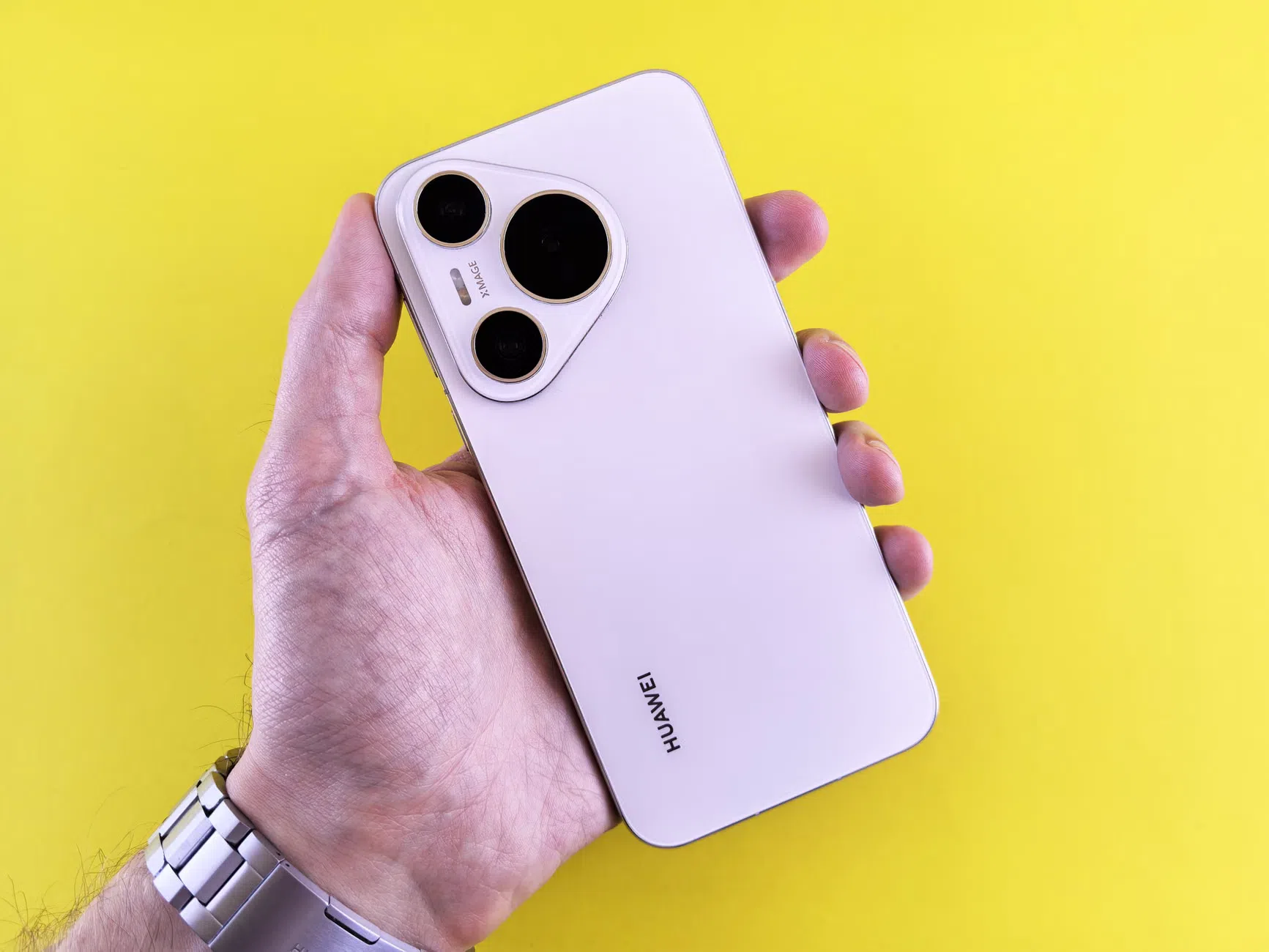 Huawei Mate XT 2 con Kirin 9050 Pro: 42% più veloce