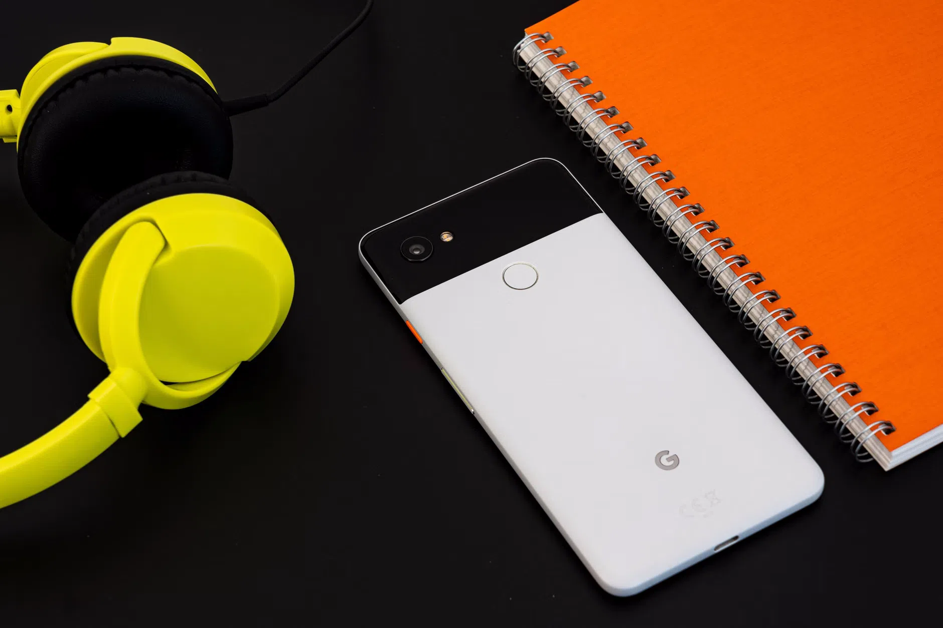 OnePlus 16: svelati design, colori e configurazioni di memoria
