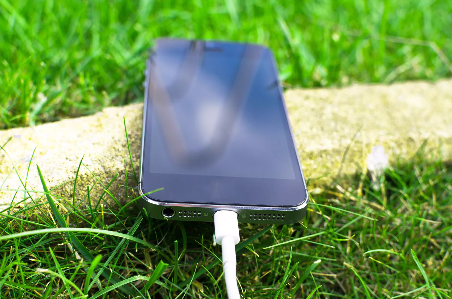 Anker 735 Nano II 65W: il caricabatterie USB‑C che unisce potenza e compattezza