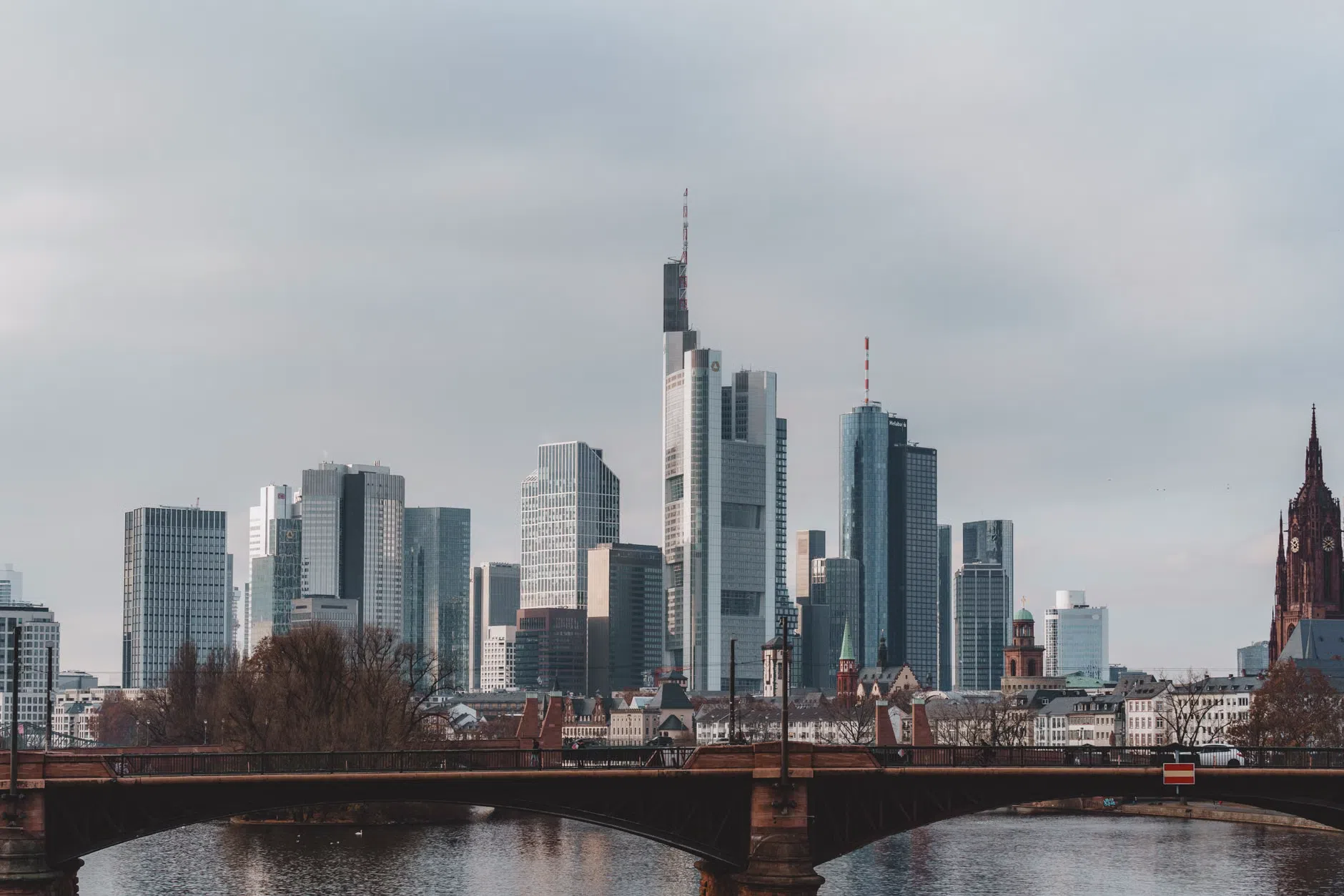 Ue e AI: il divario di investimenti con gli USA e la sfida dei mercati di capitale