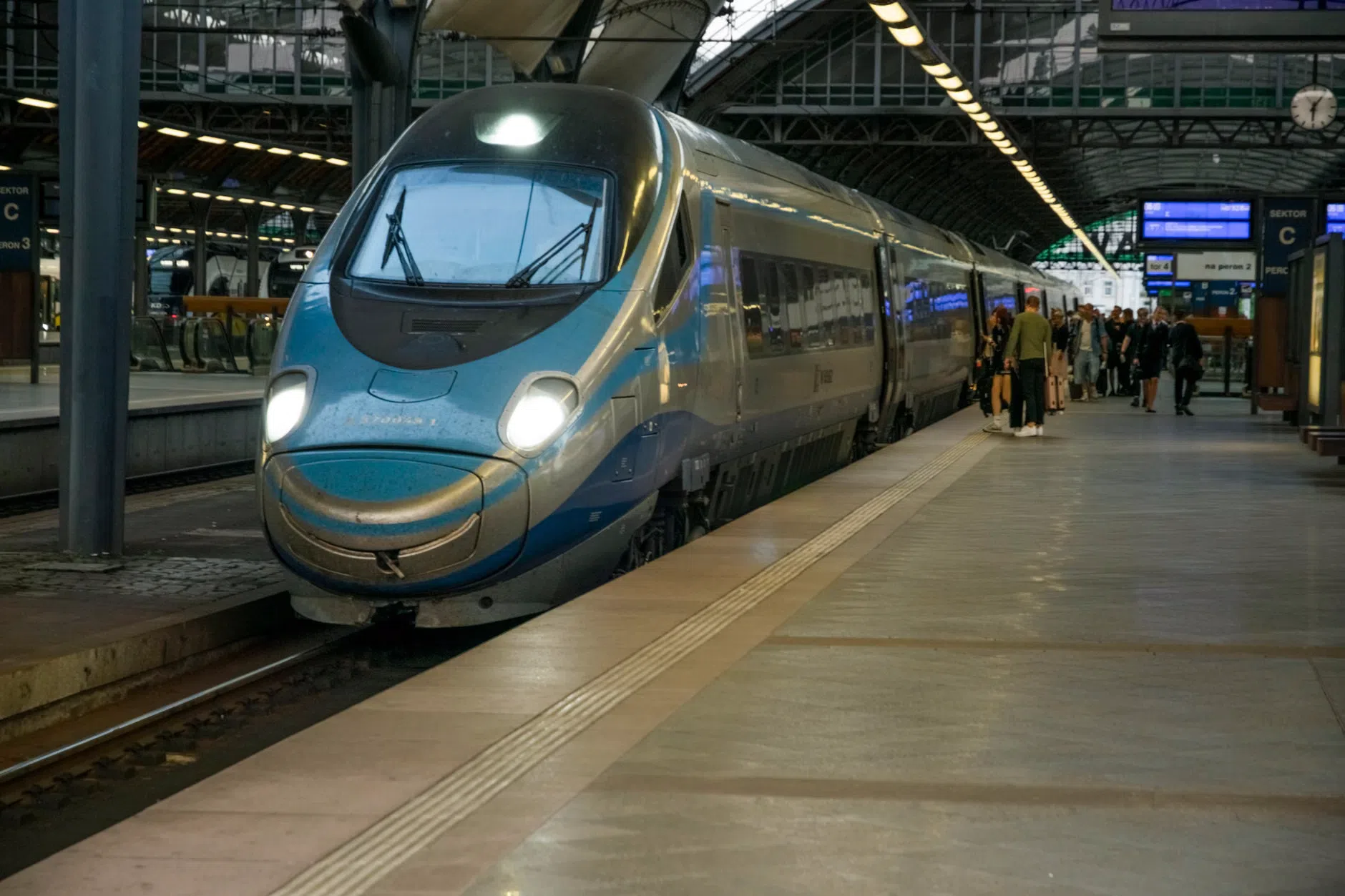 Trenitalia e Alstom lanciano l'Intercity 200: 200 km/h e 94% riciclabile