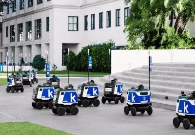 Robot di consegna: tra intoppi su marciapiedi e nuove normative