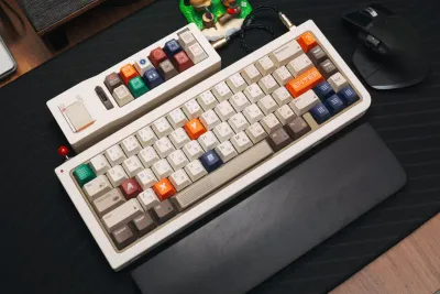 Logitech MX Keypad: il nuovo tastierino fisico per controllare l'AI