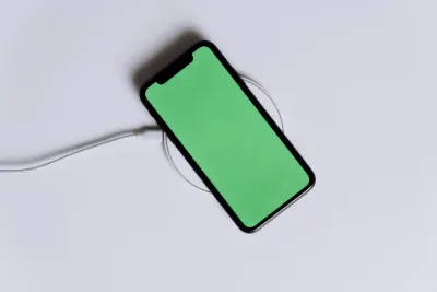 Anker MagGo 3-in-1 in sconto: ricarica iPhone, Watch e AirPods insieme