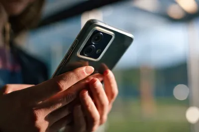 Motorola Signature 27: Snapdragon 8 Elite Extreme e teleobiettivo 200 MP