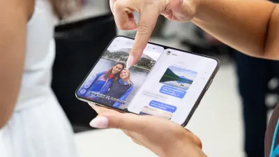 iPhone Duo: perché la piega dello schermo resterà un mistero per mesi