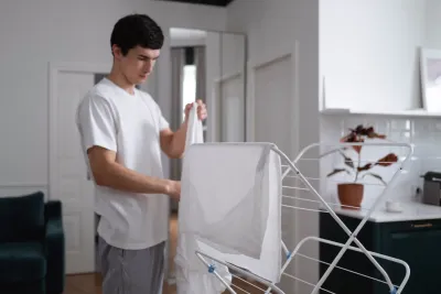 Guida all’acquisto dello stendino elettrico riscaldato: come scegliere il modello giusto