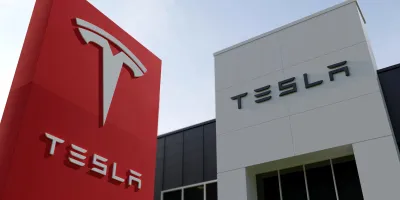Tesla Roadster: la presentazione slitta al 15 ottobre per il maltempo