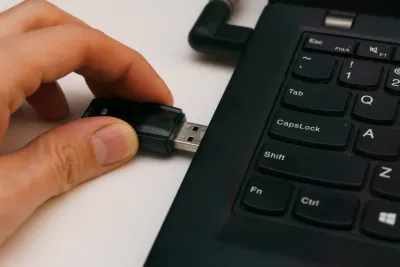 Perché copiare migliaia di piccoli file è più lento di un unico grande file su Windows