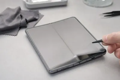 Apple conferma Cover Layer opaca per l’iPhone Duo