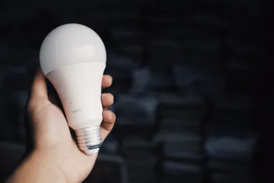 LIDL lancia il faro LED ricaricabile PARKSIDE a 11,99 €: luce potente e versatile per il fai‑da‑te