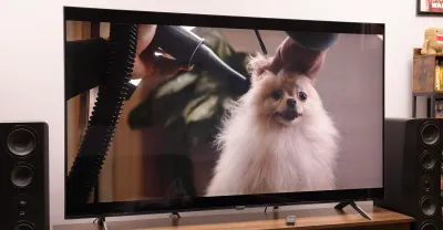 LG MRGB95B RGB LED TV: brillante ma con limiti