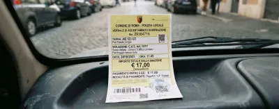 Smishing multe: il trucco dei 17 euro per rubare la carta