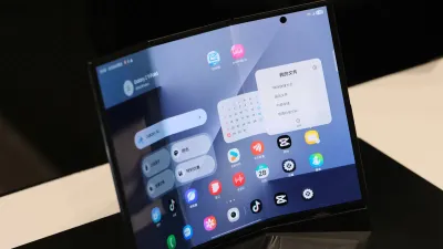 Smartphone pieghevoli: gli errori da evitare per non rovinare lo schermo