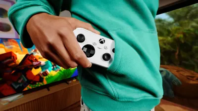 Xbox Nano Controller: il pad compatto da 49 euro è in preordine